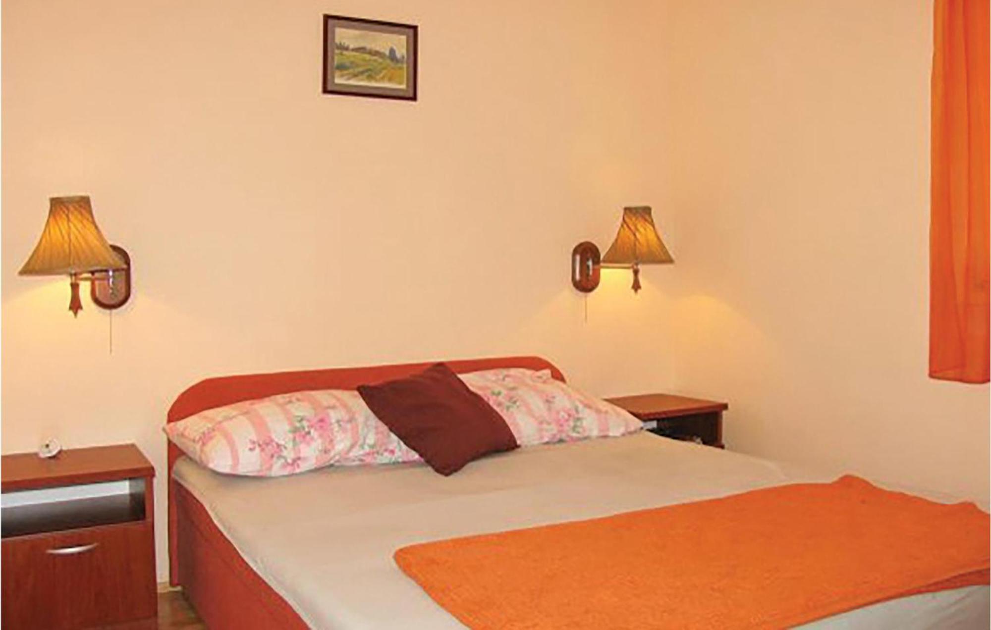 2 Bedroom Cozy Home In Bosiljevo Экстерьер фото
