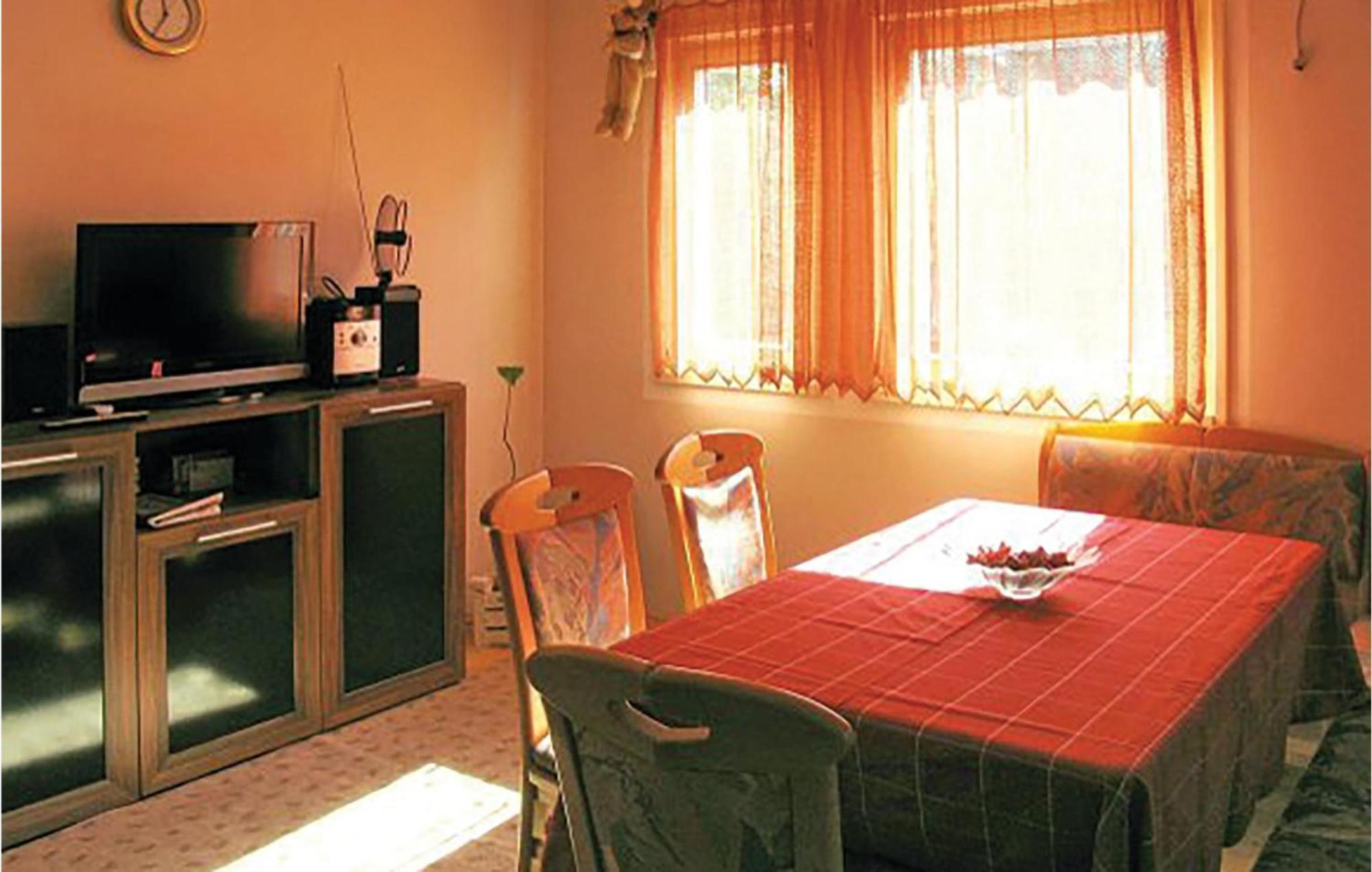2 Bedroom Cozy Home In Bosiljevo Экстерьер фото